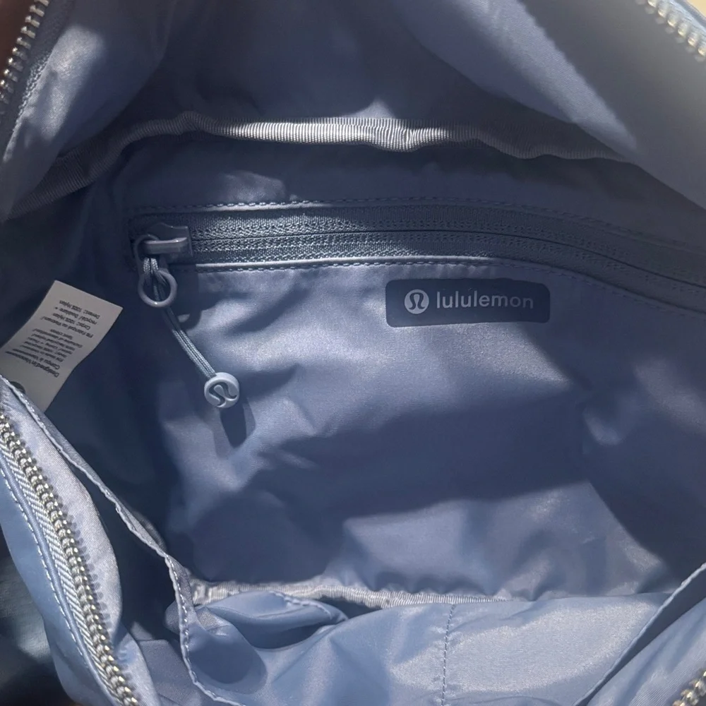 lululemon athletica Belt Bag in washed denim 4 liters - Picture 2 of 4